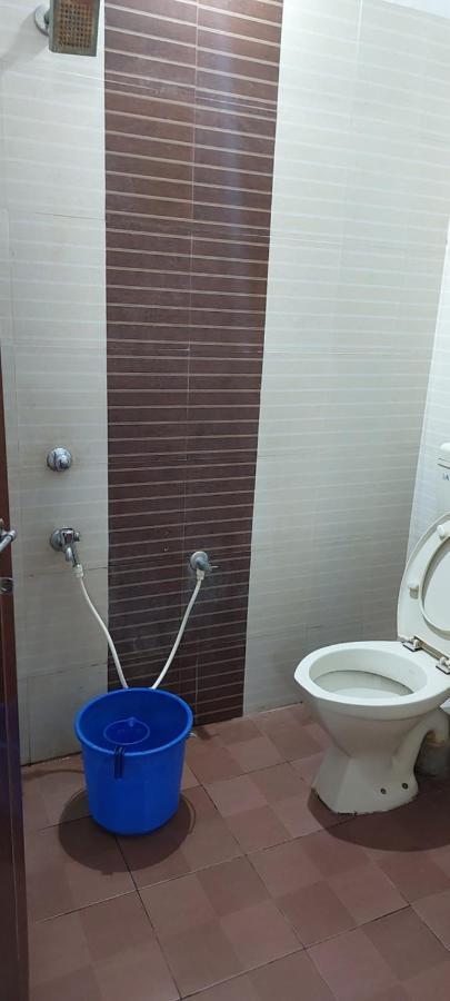 Guruvayur Adithya Buitenkant foto